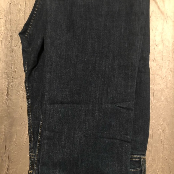 Bran new wrangler 42/30 pet free home - Picture 2 of 3